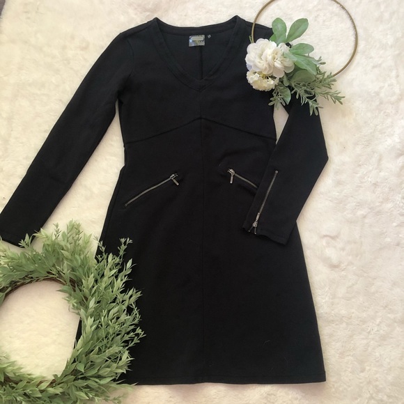 Athleta Dresses & Skirts - Athleta Black Long Sleeve Zipper Dress